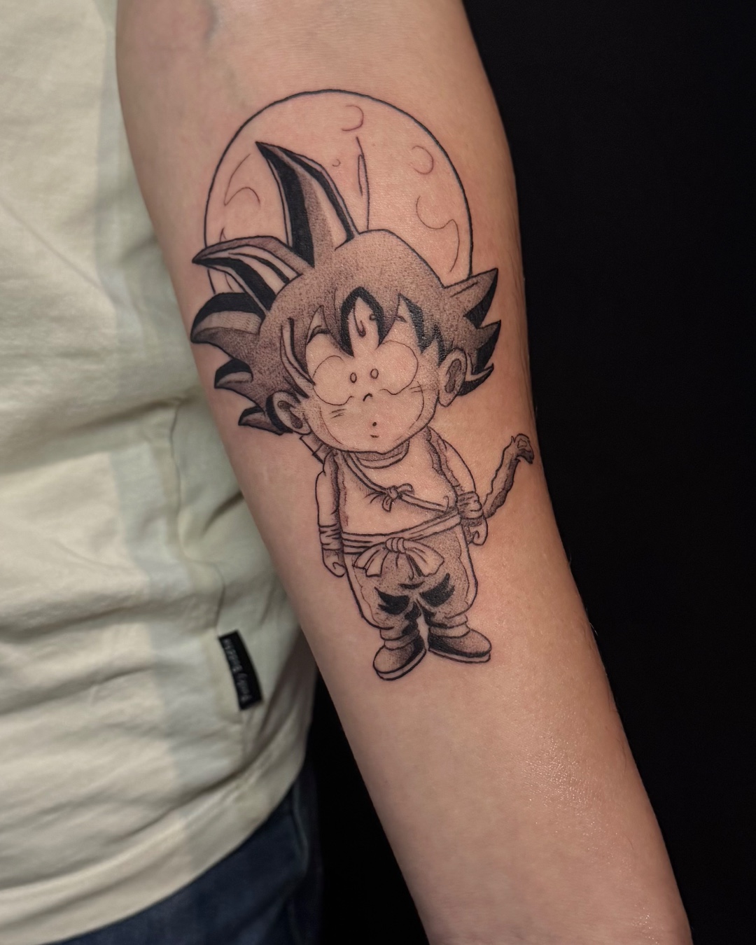 Little Saiyan Under the Moon
