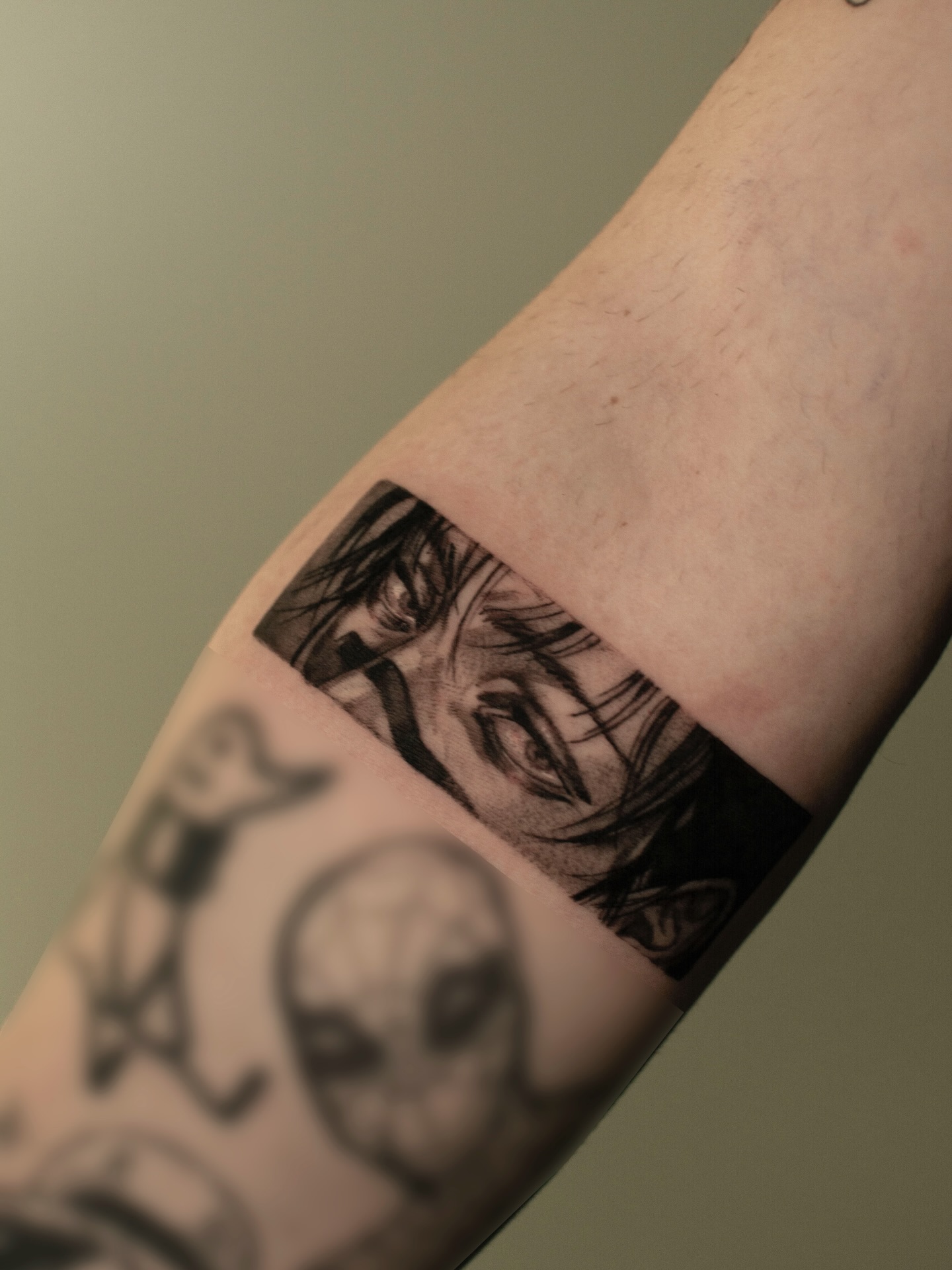 Intense Gaze Armband